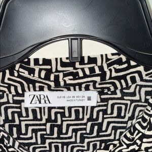Zara Monochrome Maze Pattern Top
